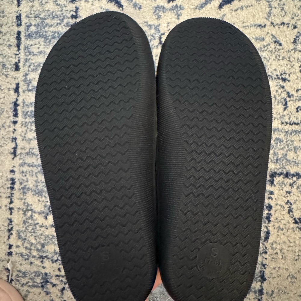 New York Yankees Slippers - Picture 3 of 6